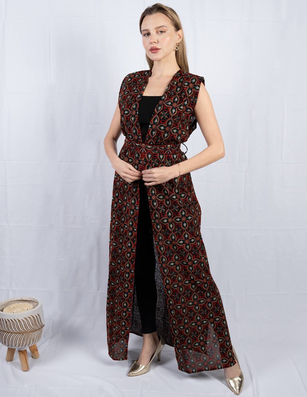 Stylish Sleeveless Embroidery Cardigan: Elegance and Versatility for Every Wardrobe