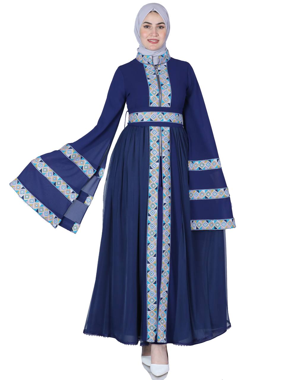 High Quality Kaftan with Strass: Luxurious Elegance and Striking Style